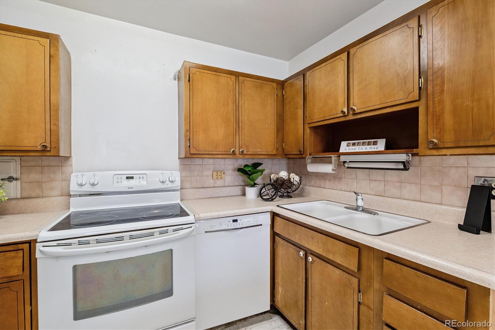 MLS Image #8 for 610 s clinton street,denver, Colorado