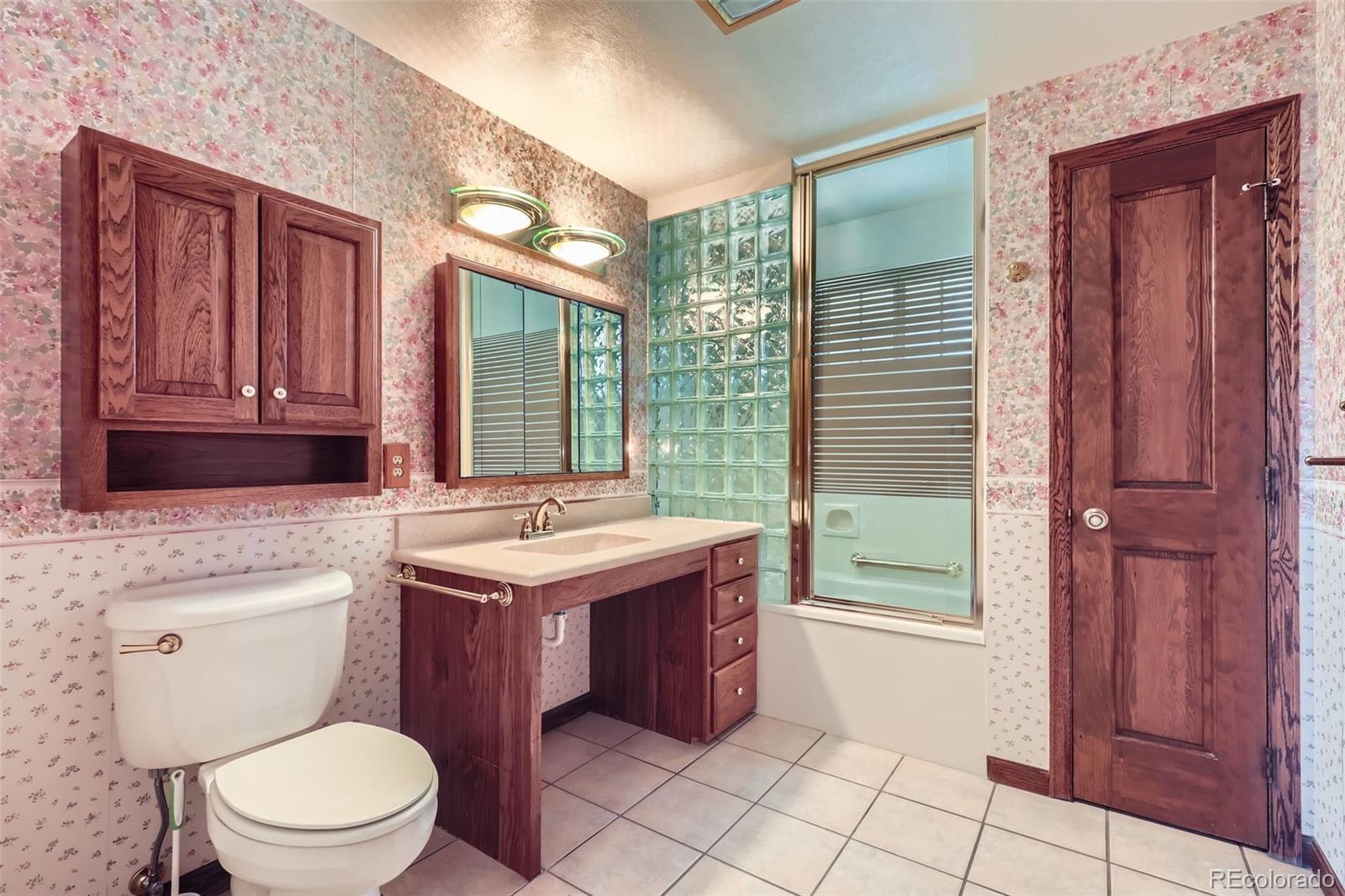 MLS Image #13 for 11759 e alaska avenue,aurora, Colorado