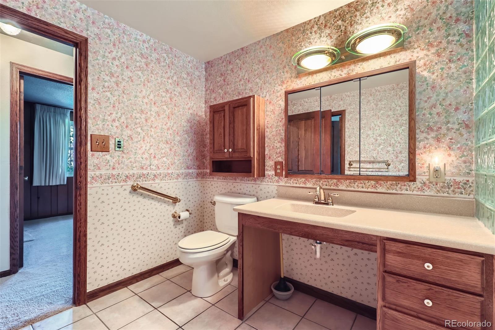 MLS Image #14 for 11759 e alaska avenue,aurora, Colorado