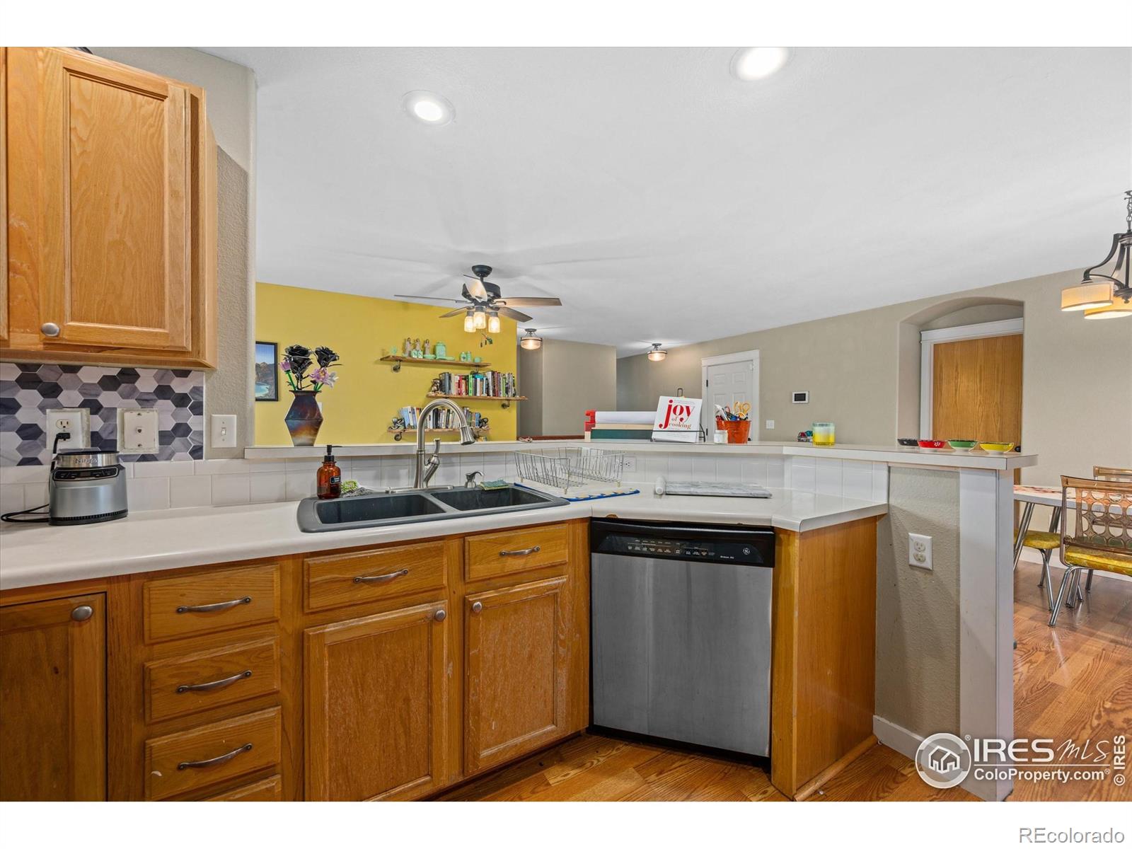 MLS Image #11 for 1000  glacier court,windsor, Colorado