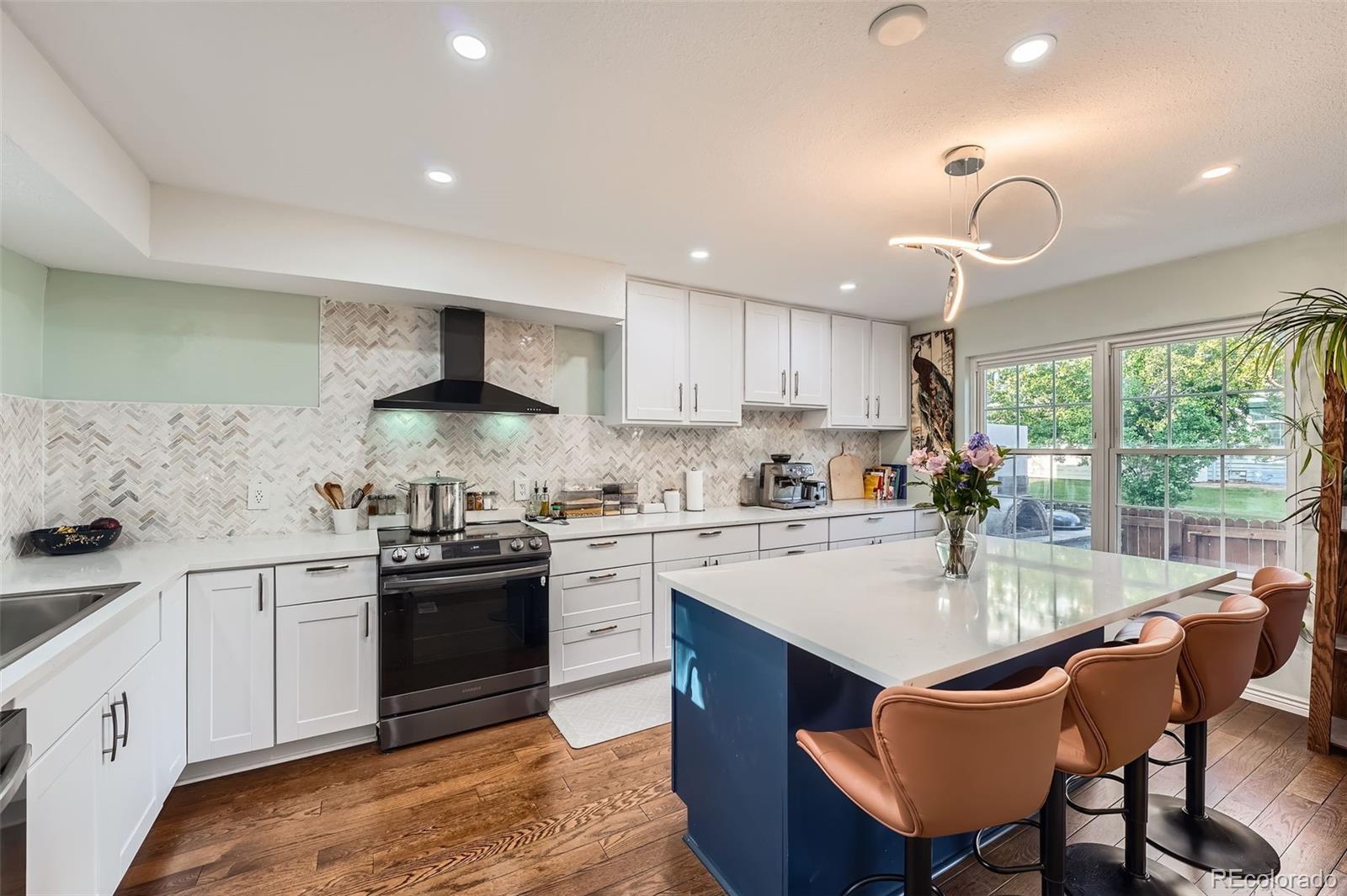MLS Image #5 for 2558 s vaughn way,aurora, Colorado