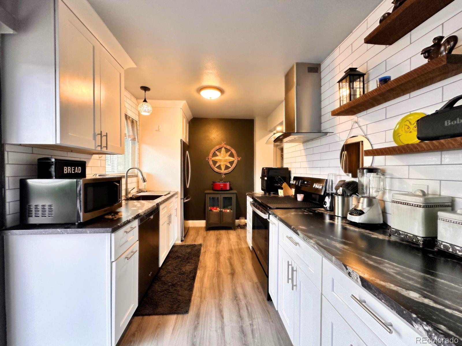 MLS Image #8 for 1081  elmwood lane,denver, Colorado