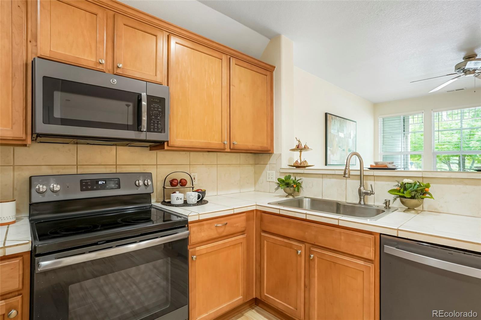 MLS Image #10 for 2448  syracuse street,denver, Colorado