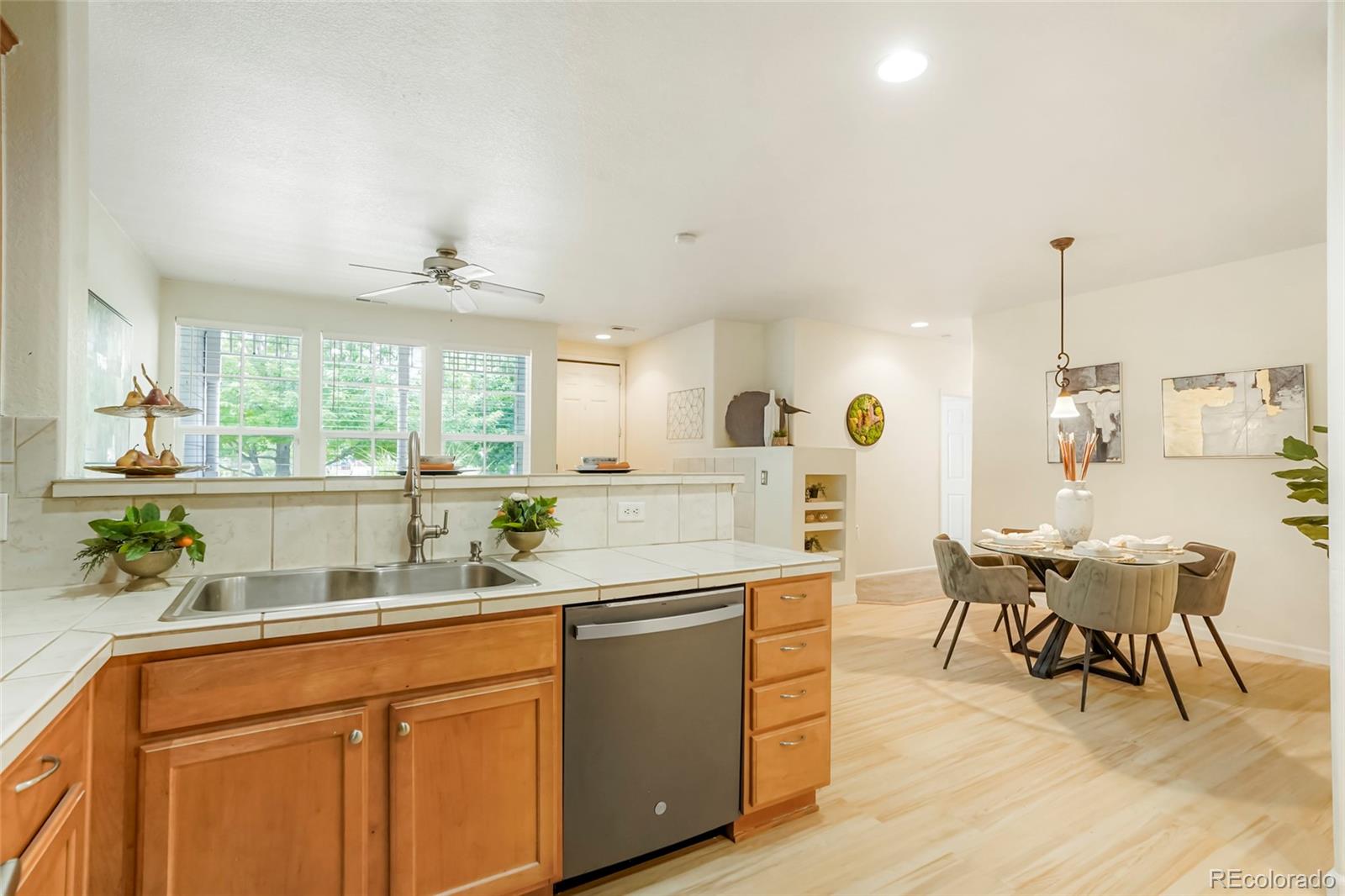 MLS Image #11 for 2448  syracuse street,denver, Colorado