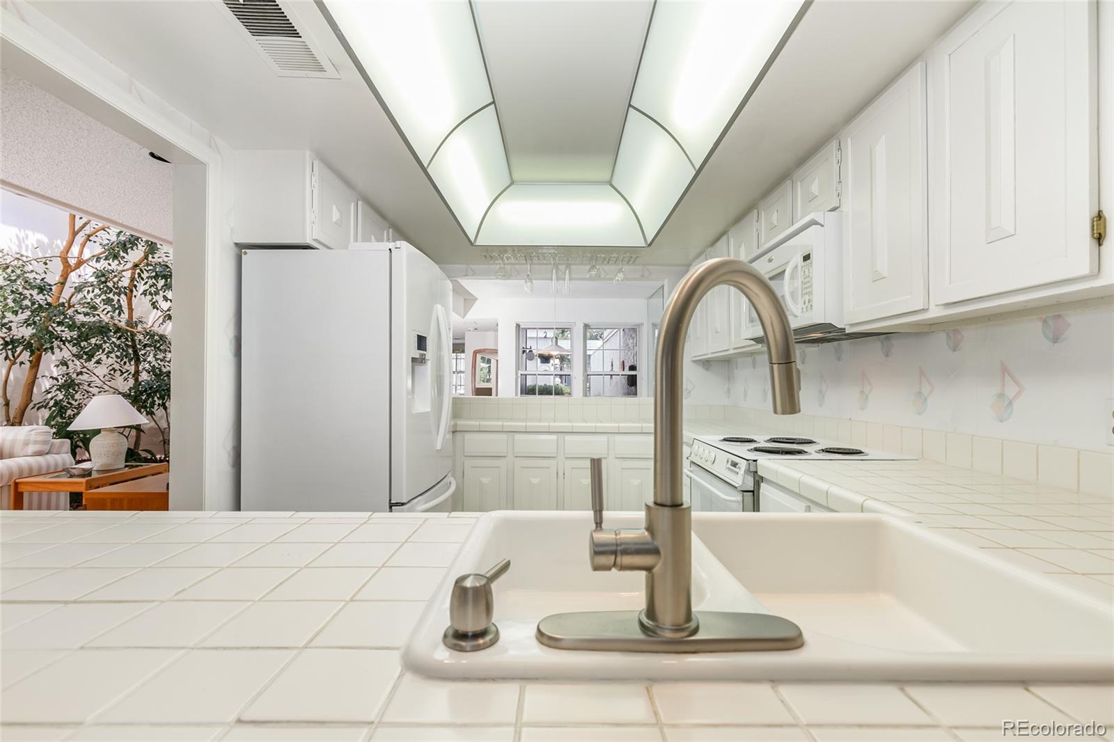 MLS Image #18 for 2770 s elmira street,denver, Colorado