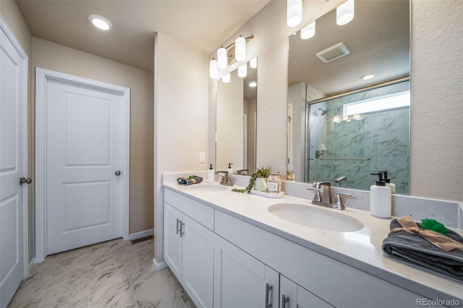 MLS Image #21 for 22362 e 39th avenue,aurora, Colorado