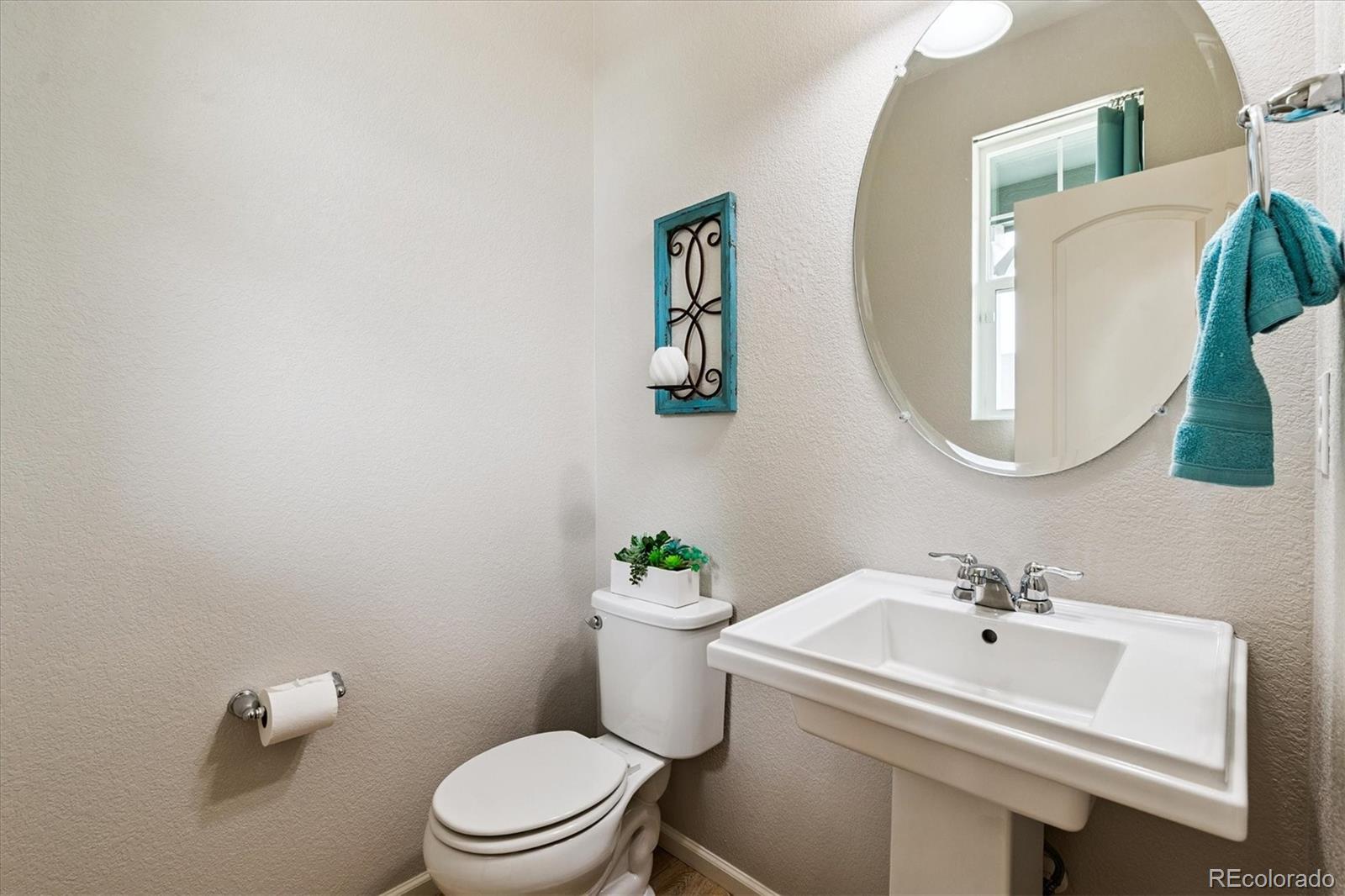 MLS Image #14 for 10159 e 25th drive,aurora, Colorado