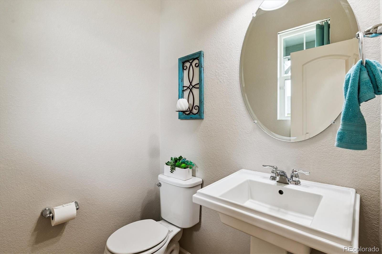 MLS Image #5 for 10159 e 25th drive,aurora, Colorado