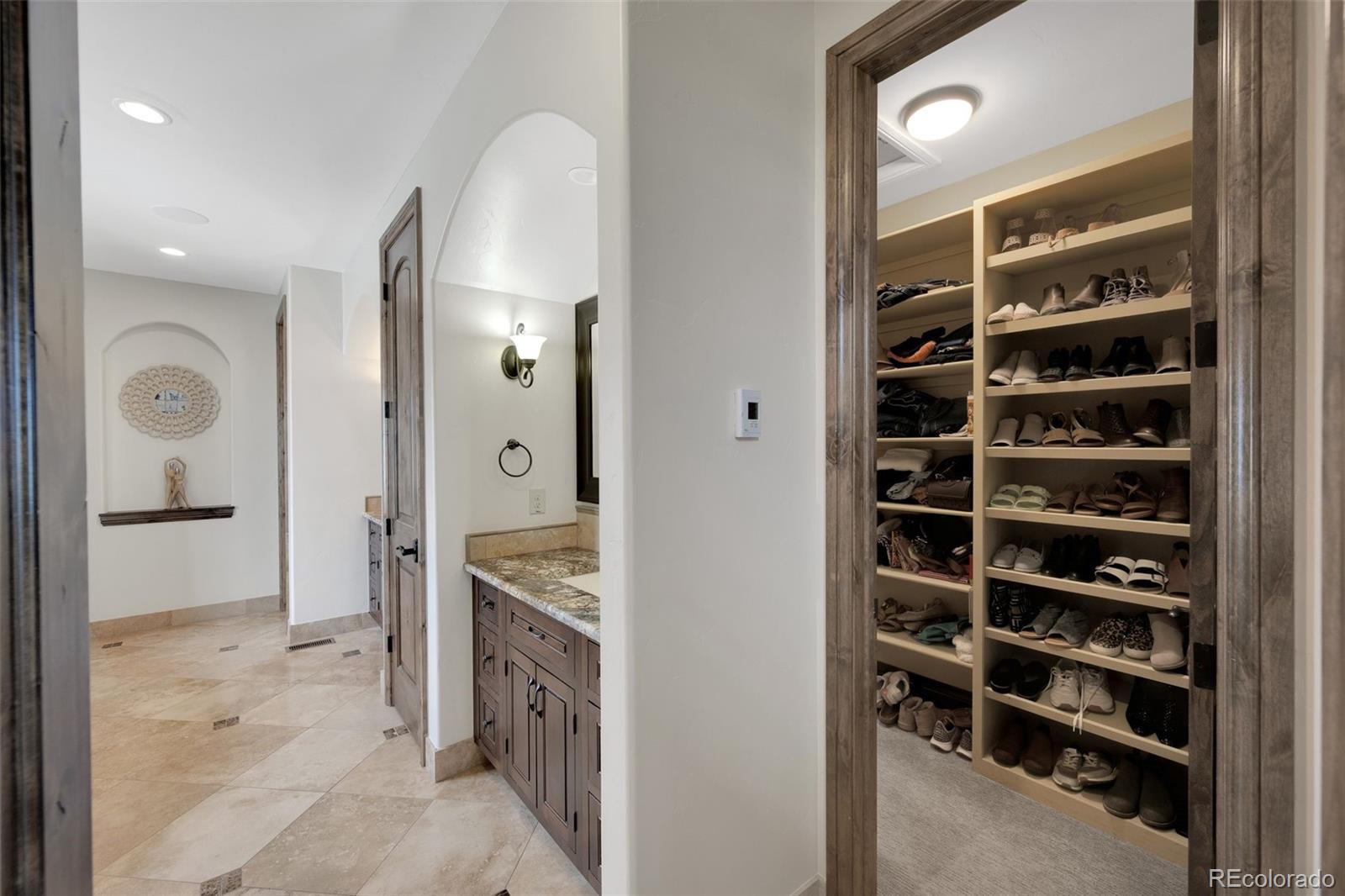 MLS Image #11 for 27062 e long circle,aurora, Colorado