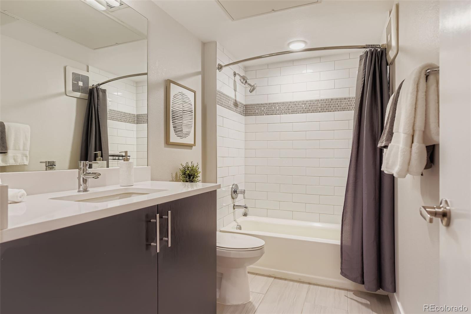 MLS Image #17 for 2374 s university boulevard 504,denver, Colorado
