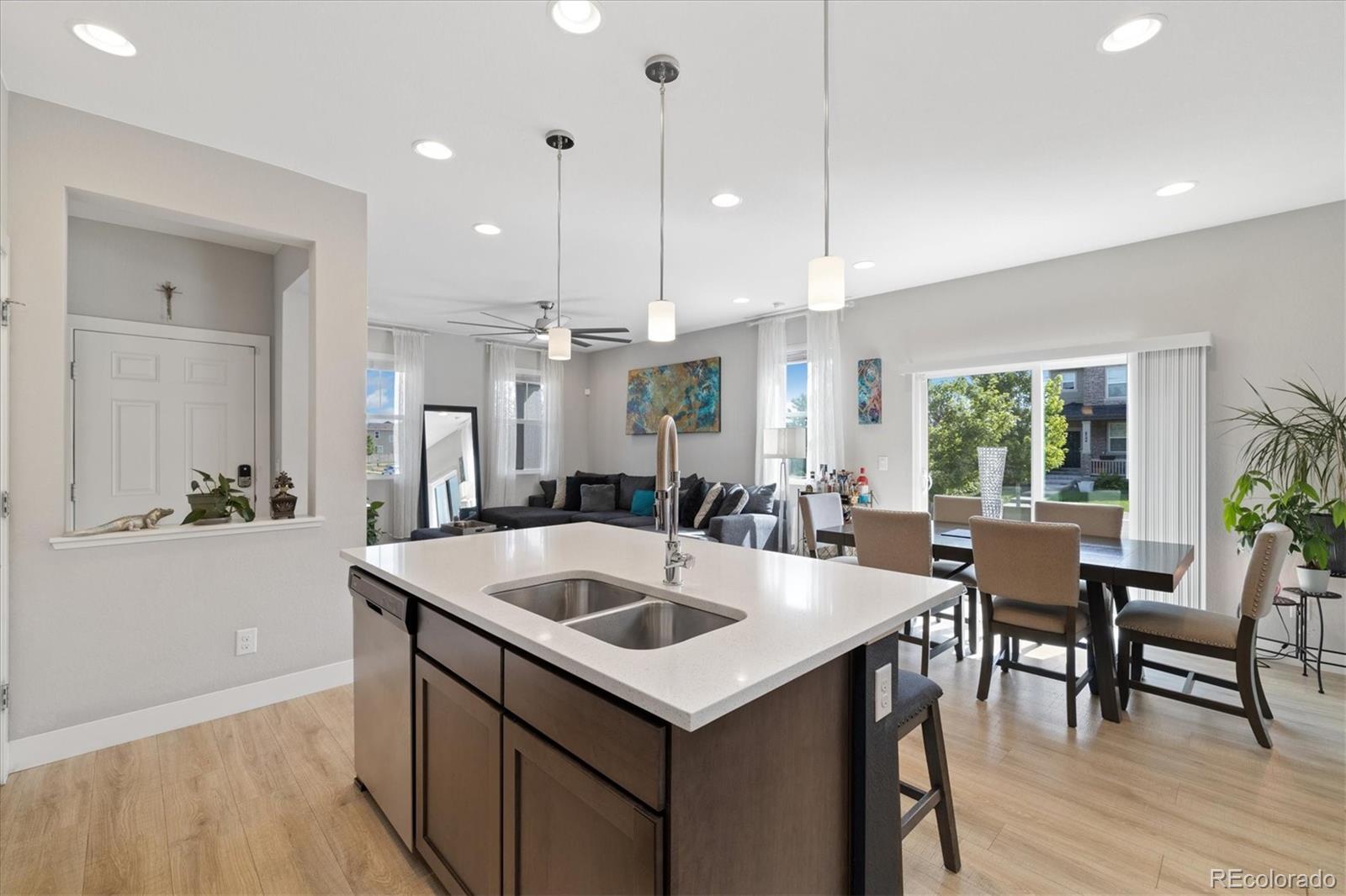 MLS Image #10 for 15694 e 47th drive,denver, Colorado