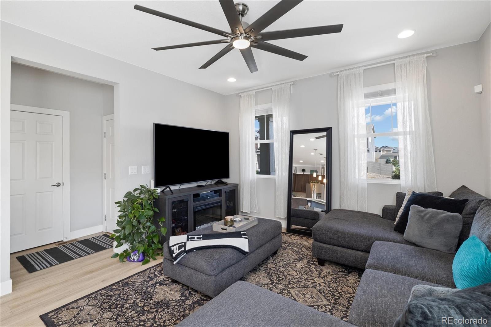 MLS Image #5 for 15694 e 47th drive,denver, Colorado