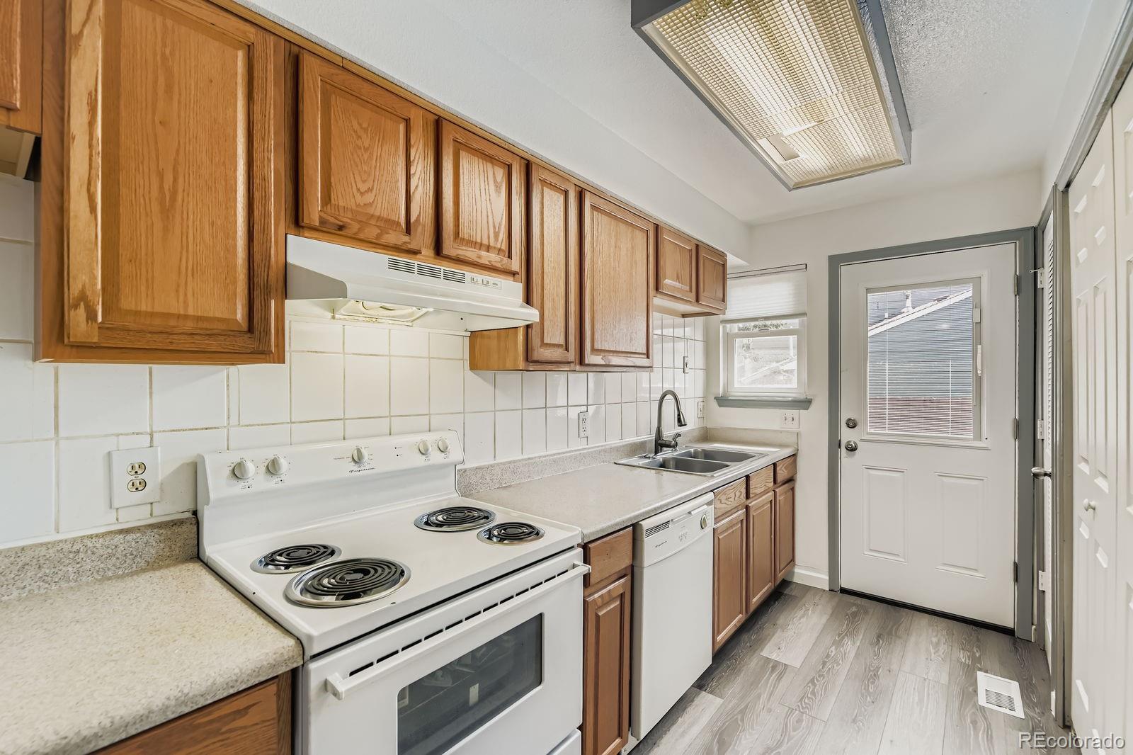 MLS Image #10 for 8206  washington street,denver, Colorado