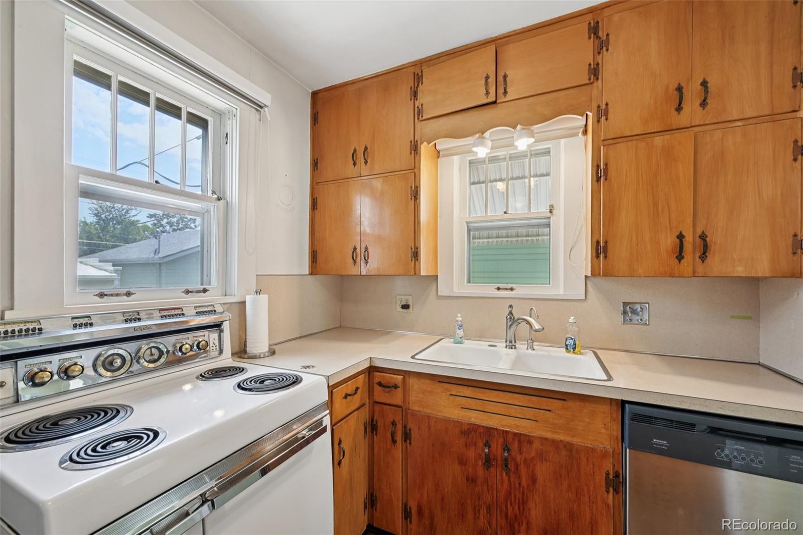 MLS Image #7 for 2264 s corona street,denver, Colorado
