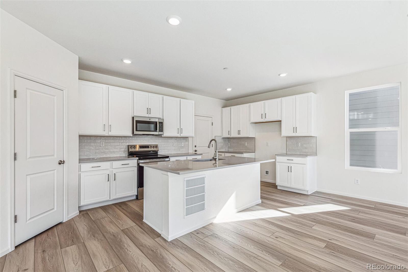 MLS Image #12 for 13372 e 110th way,commerce city, Colorado