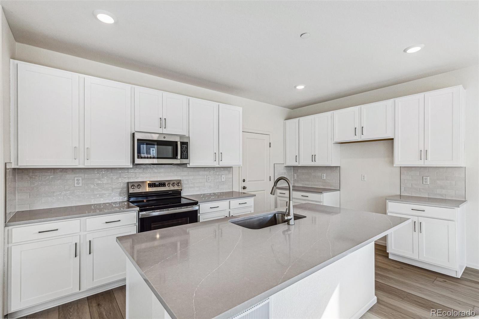MLS Image #14 for 13372 e 110th way,commerce city, Colorado