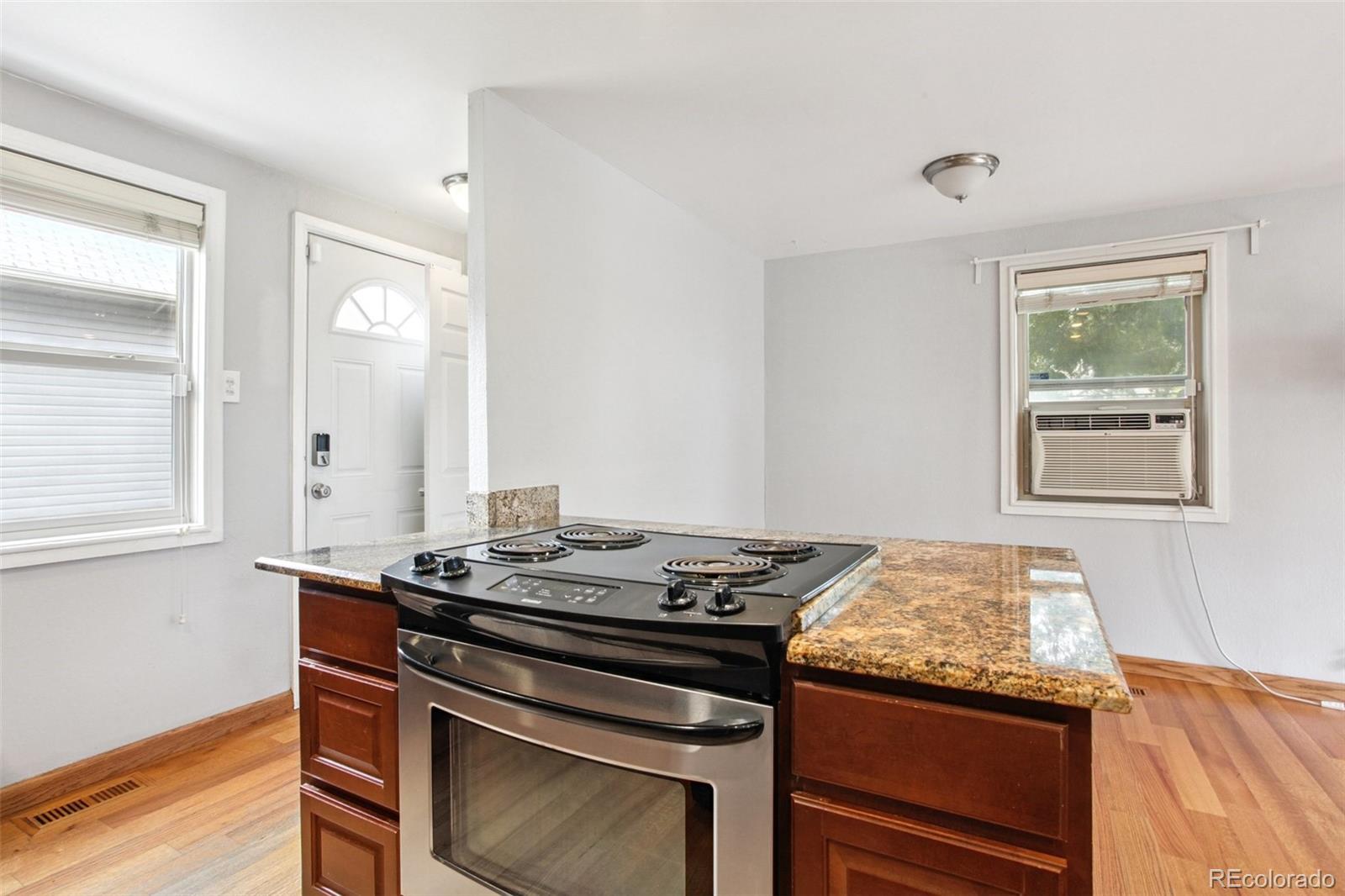 MLS Image #12 for 1690 s elizabeth street,denver, Colorado