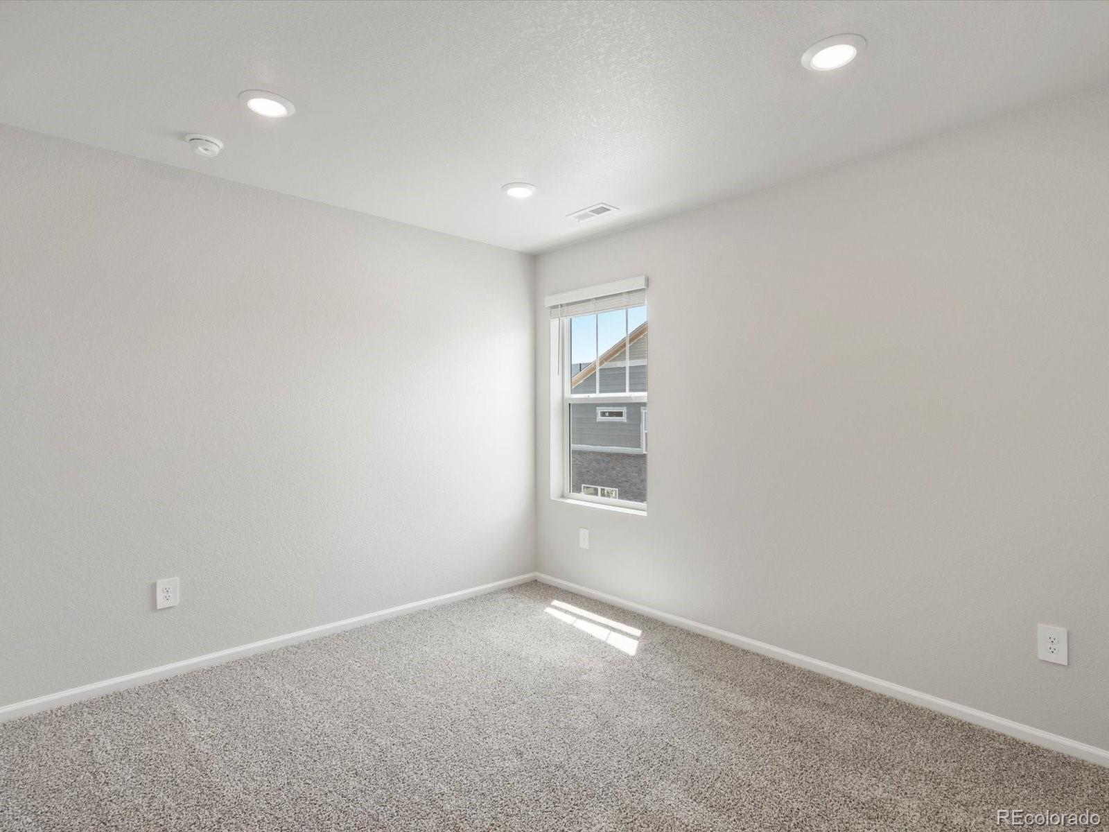 MLS Image #11 for 22460 e 8th avenue,aurora, Colorado