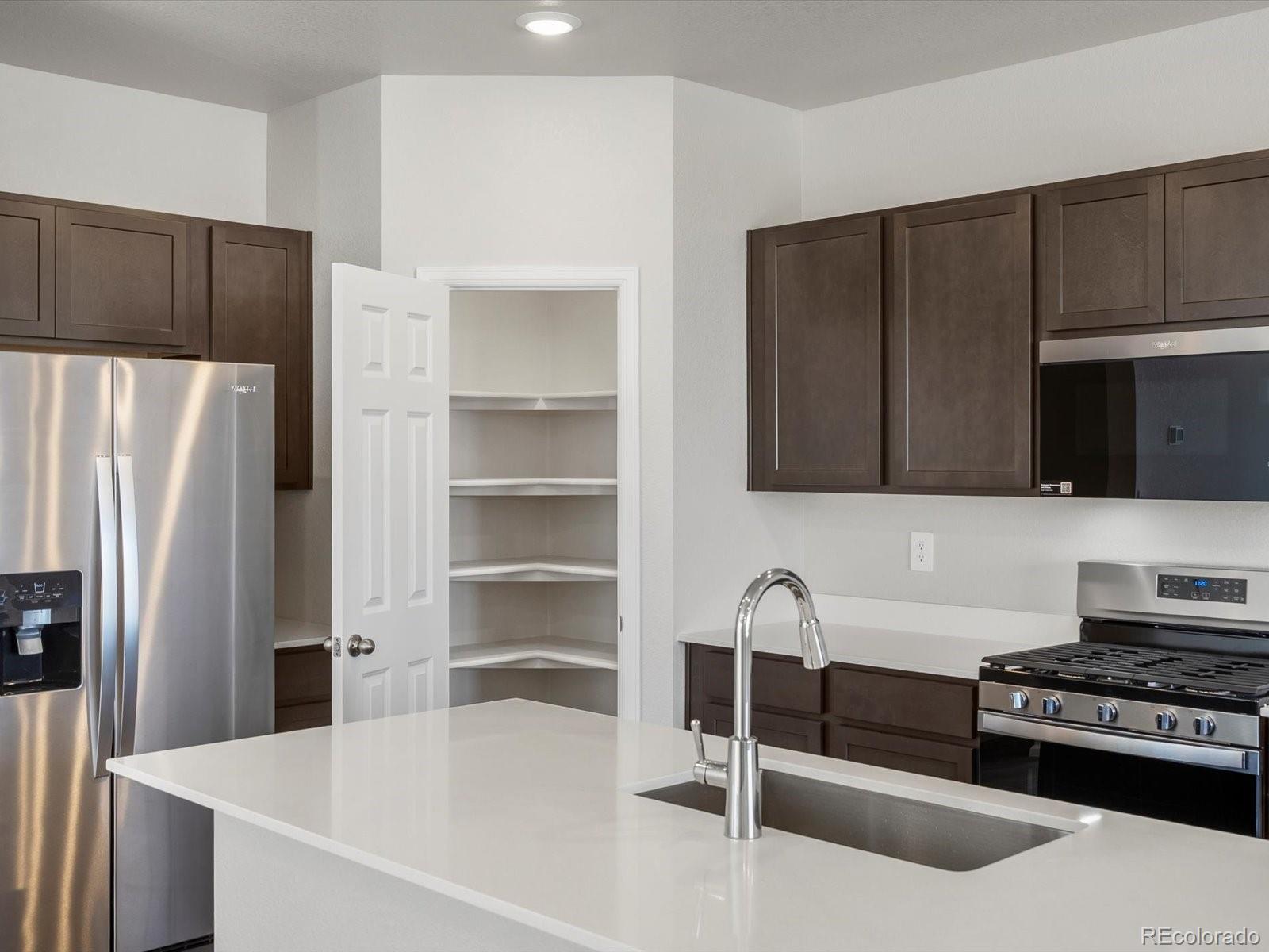 MLS Image #6 for 22460 e 8th avenue,aurora, Colorado