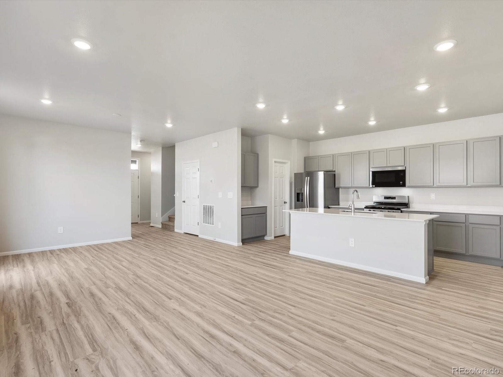 MLS Image #5 for 22410 e 8th avenue,aurora, Colorado
