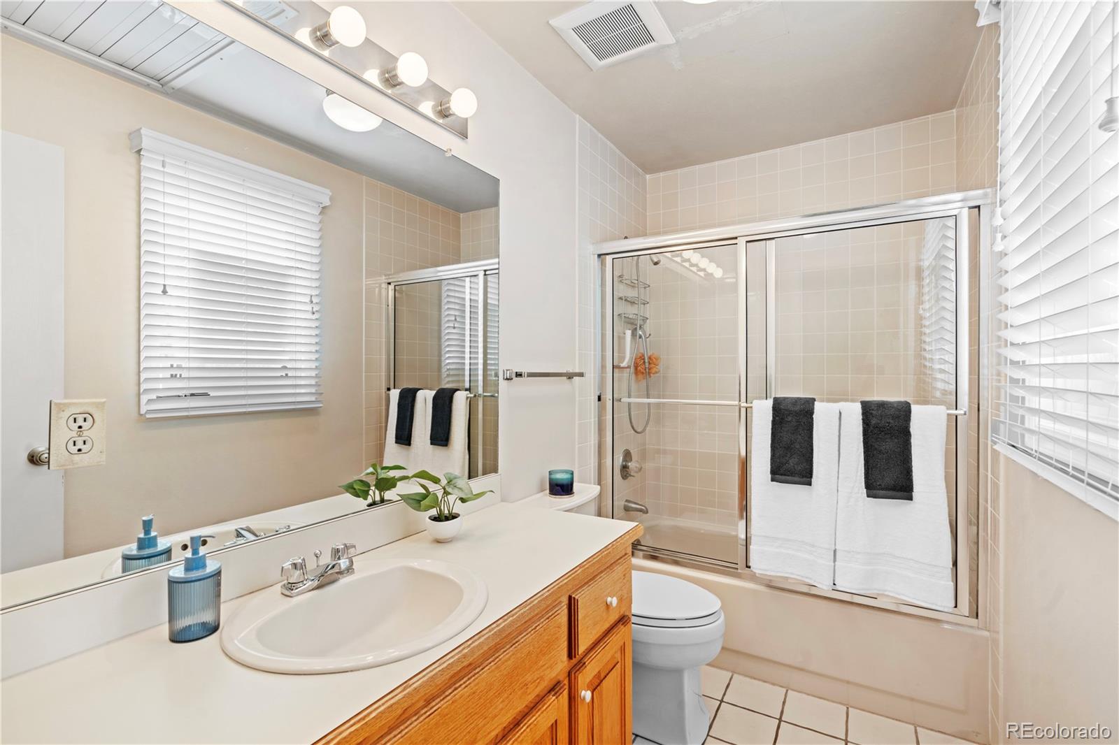 MLS Image #28 for 275 s holly street,denver, Colorado