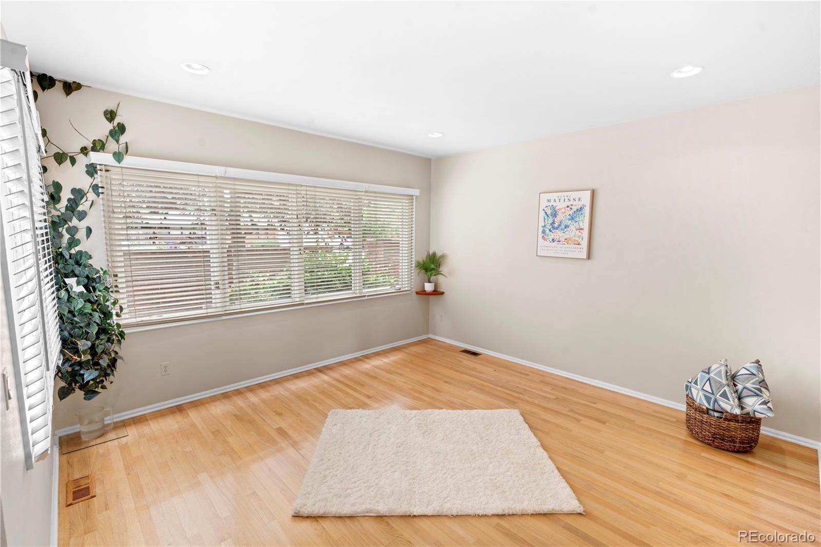 MLS Image #6 for 275 s holly street,denver, Colorado