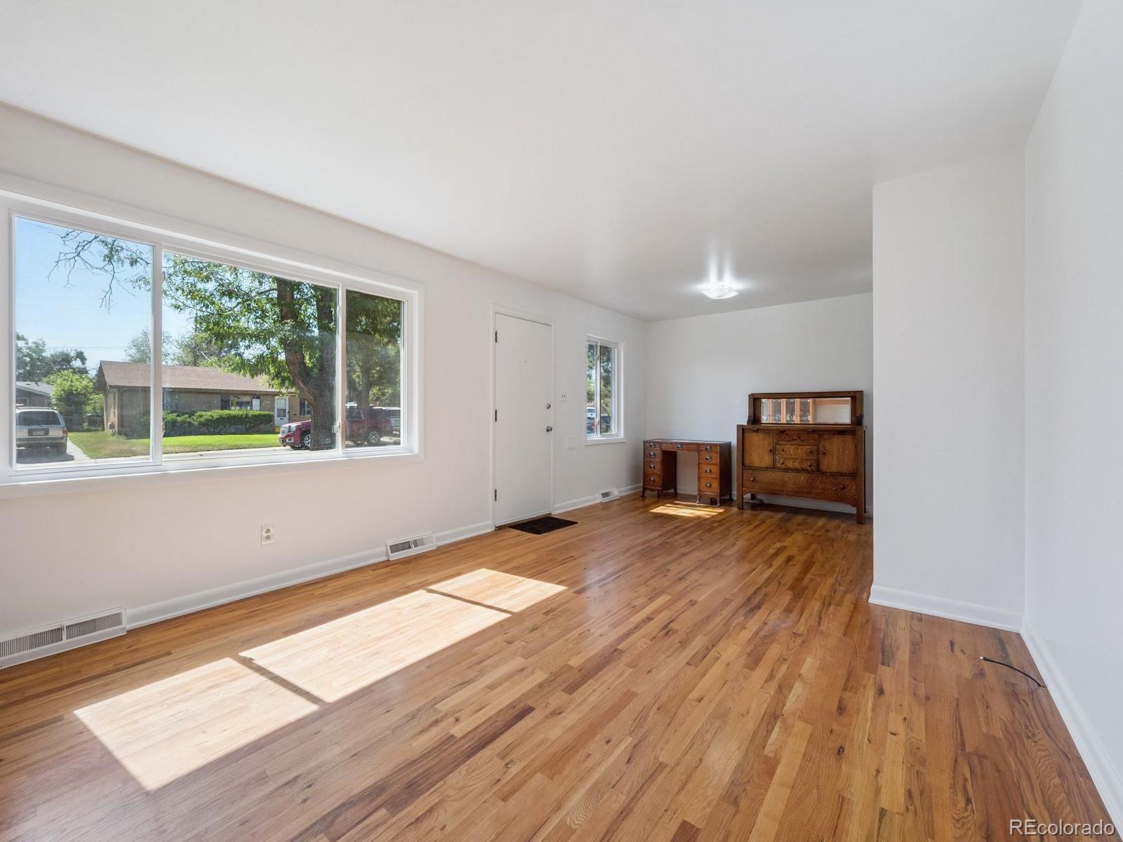 MLS Image #4 for 901  jamaica street,aurora, Colorado
