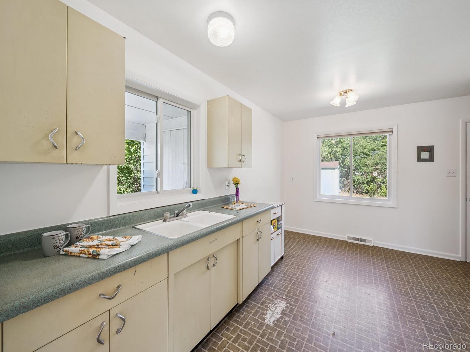 MLS Image #8 for 901  jamaica street,aurora, Colorado