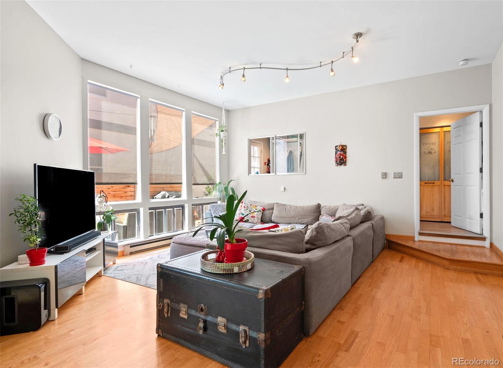 MLS Image #9 for 828 s pennsylvania street,denver, Colorado