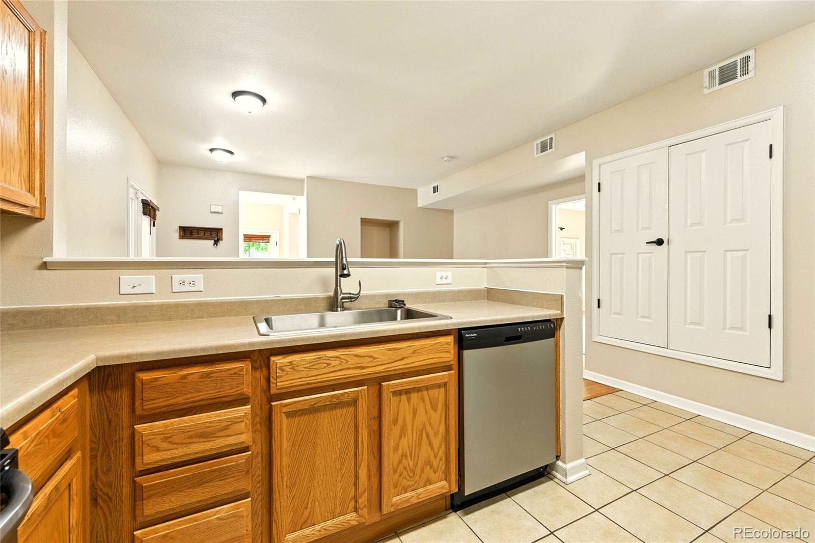 MLS Image #11 for 18681 e water drive,aurora, Colorado