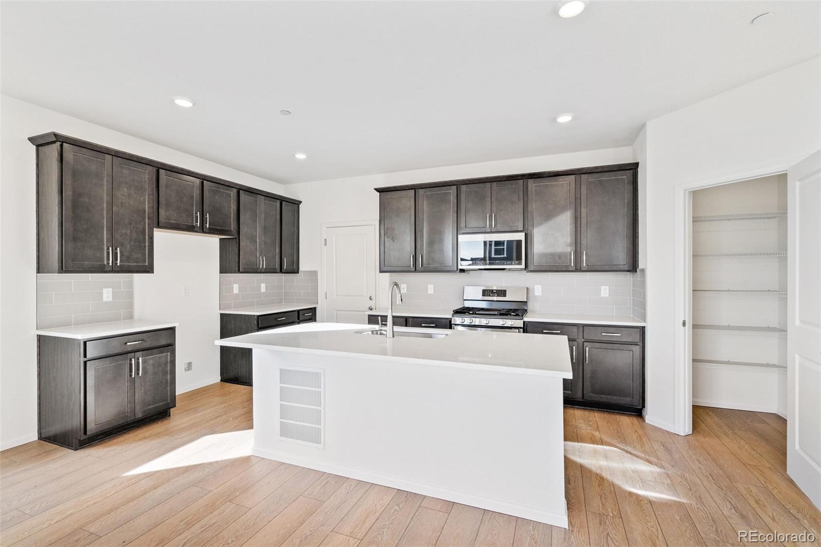 MLS Image #11 for 13586 e 110th drive,commerce city, Colorado