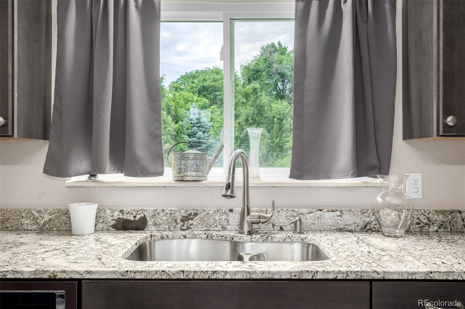 MLS Image #16 for 1473 s monaco parkway,denver, Colorado