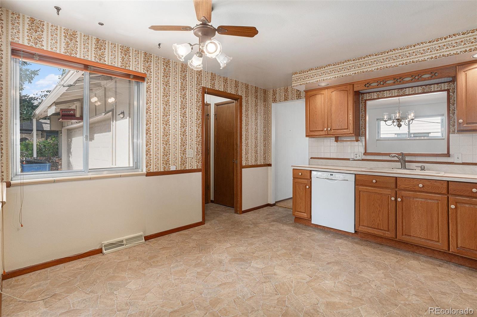 MLS Image #5 for 11347 w 26th place,lakewood, Colorado