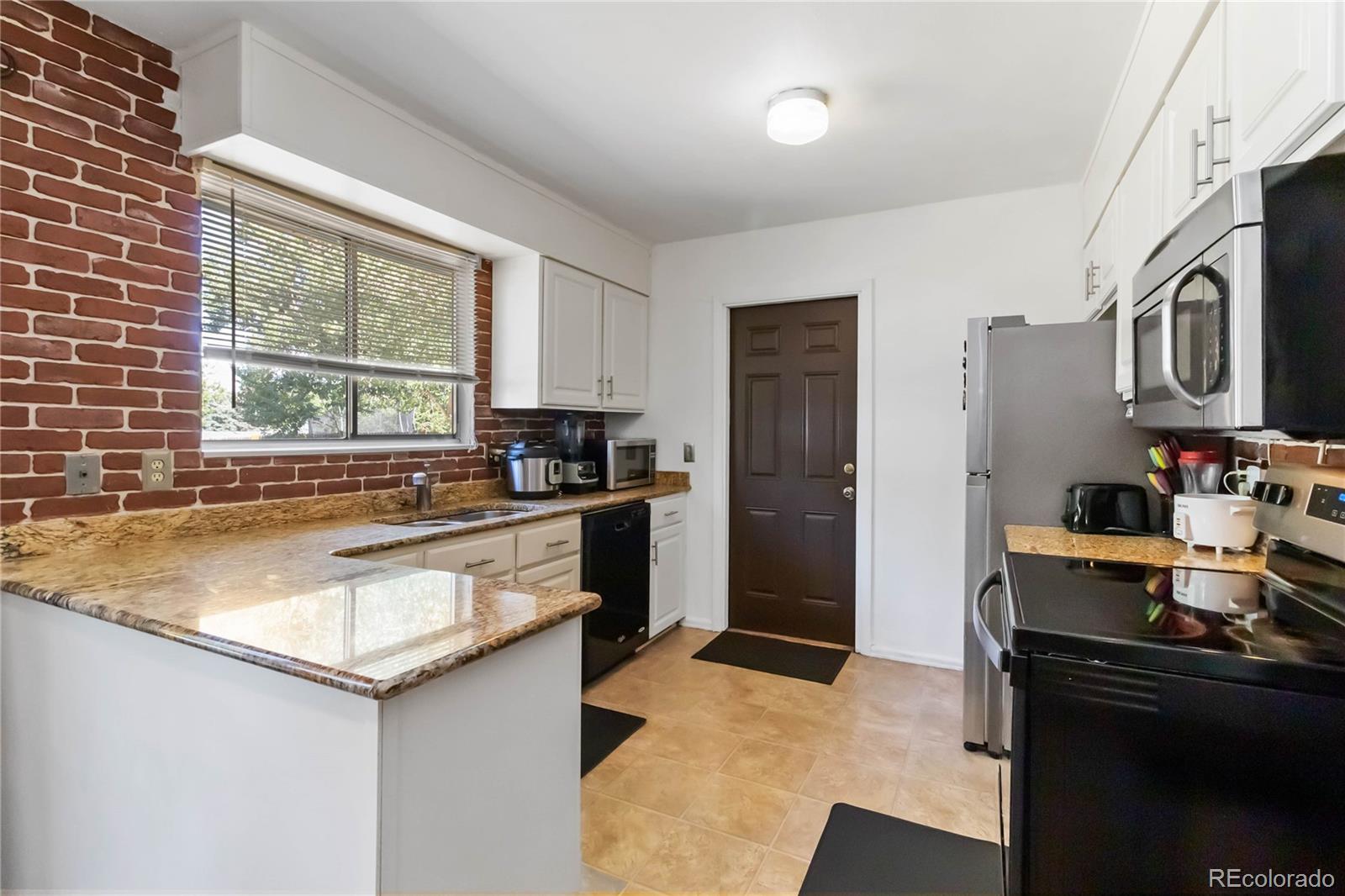 MLS Image #4 for 2559 s kittredge court,aurora, Colorado