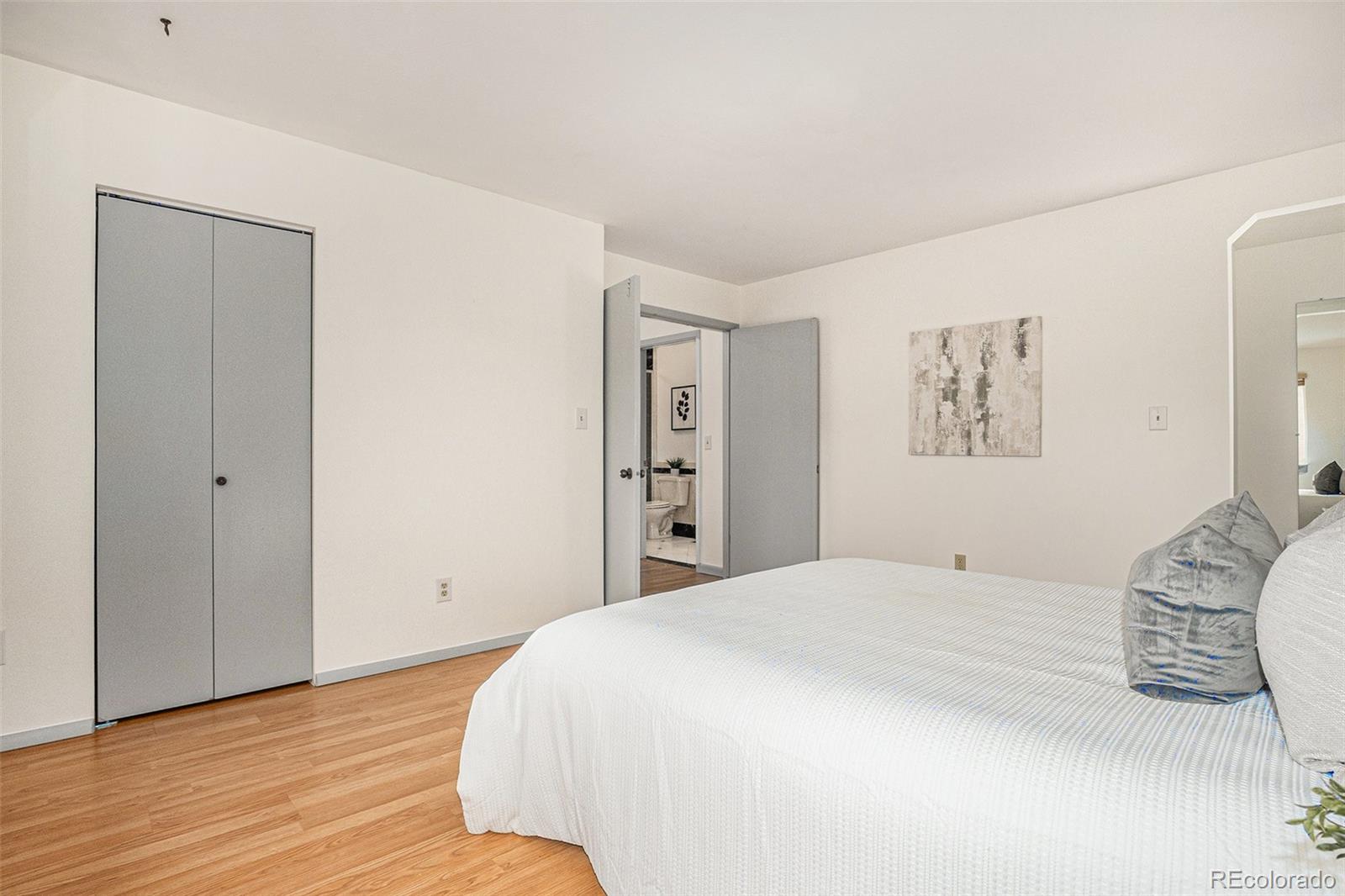 MLS Image #13 for 1231 s yosemite way,denver, Colorado