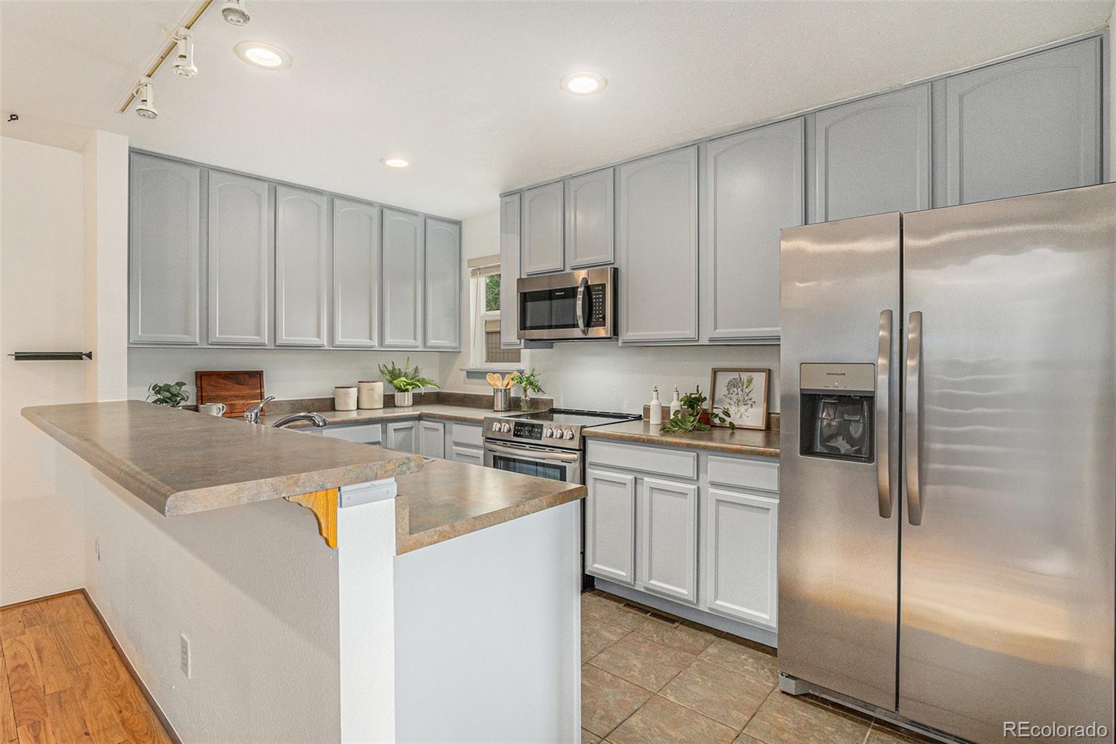 MLS Image #7 for 1231 s yosemite way,denver, Colorado