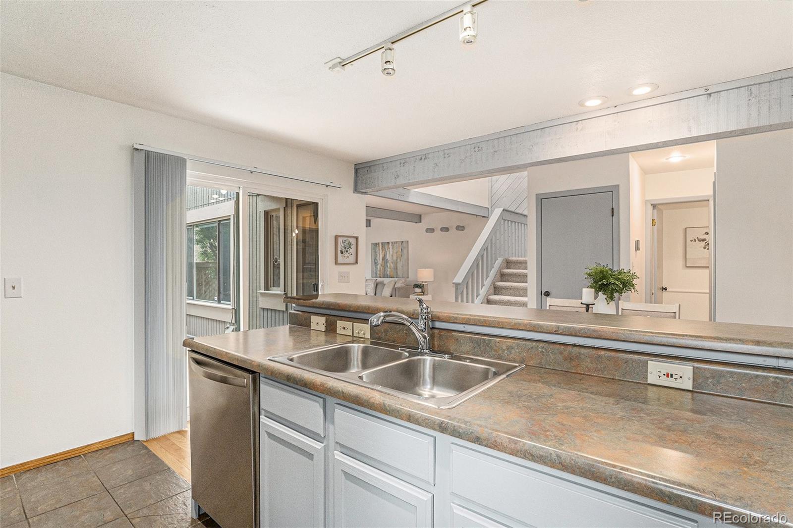 MLS Image #9 for 1231 s yosemite way,denver, Colorado