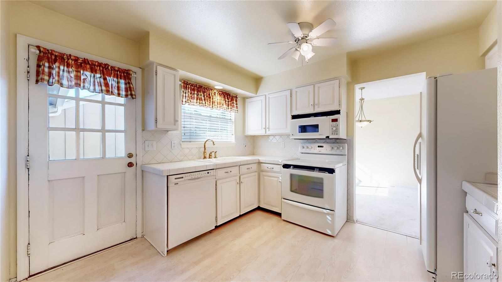 MLS Image #10 for 9002 e amherst drive,denver, Colorado