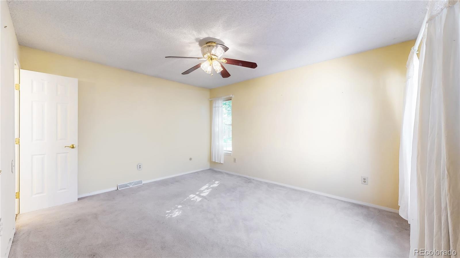 MLS Image #14 for 9002 e amherst drive,denver, Colorado