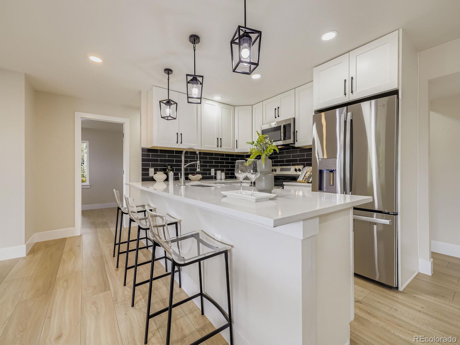MLS Image #6 for 5610 e amherst avenue,denver, Colorado