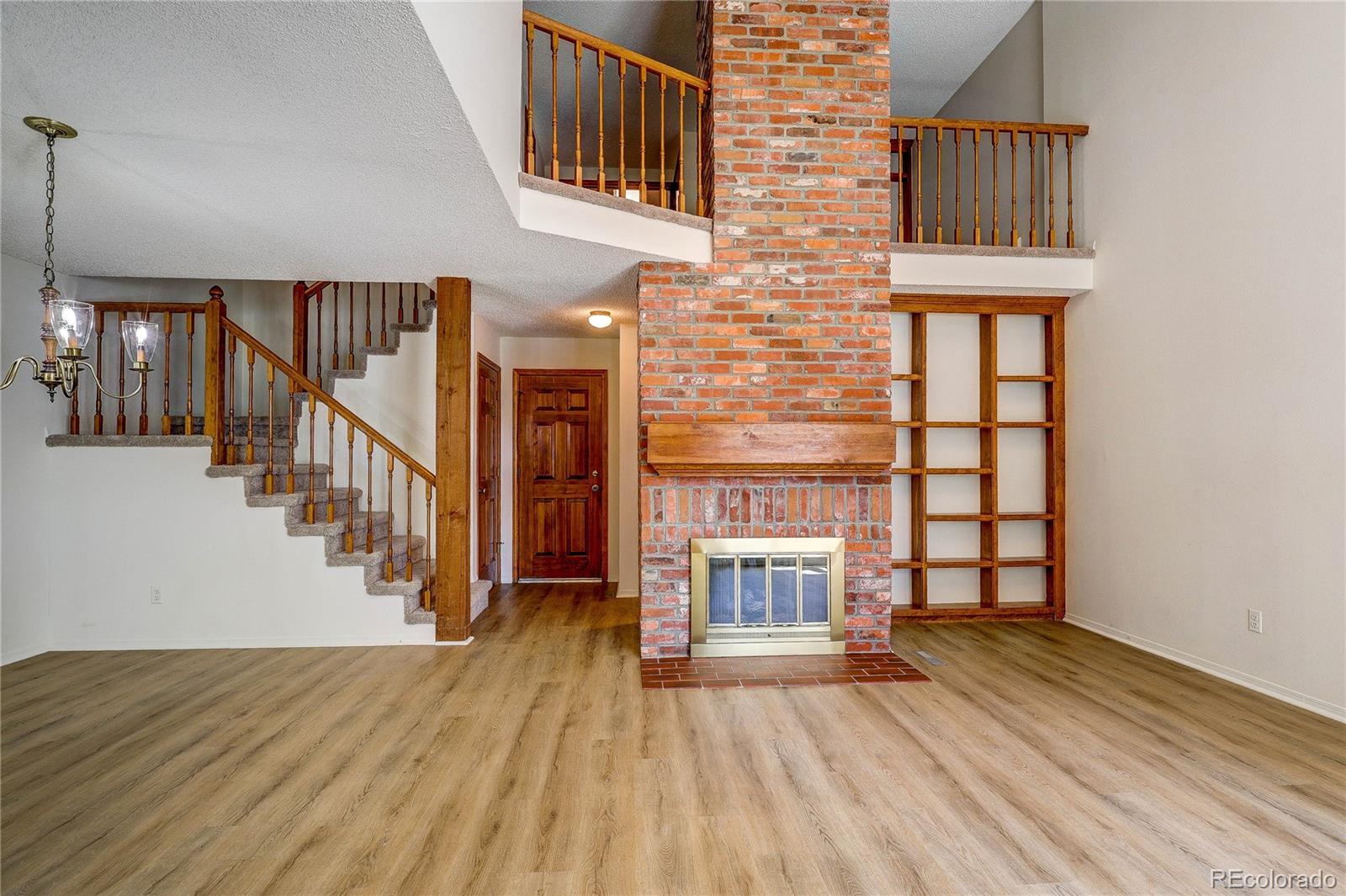 MLS Image #3 for 993 s evanston circle,aurora, Colorado
