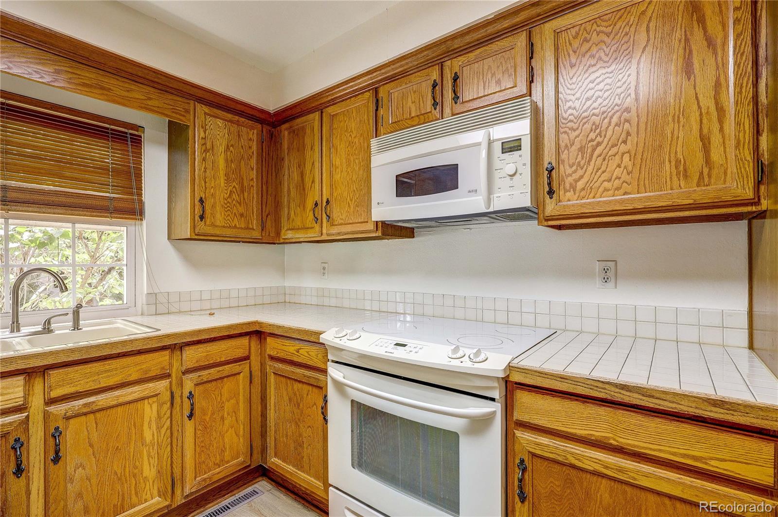 MLS Image #9 for 993 s evanston circle,aurora, Colorado