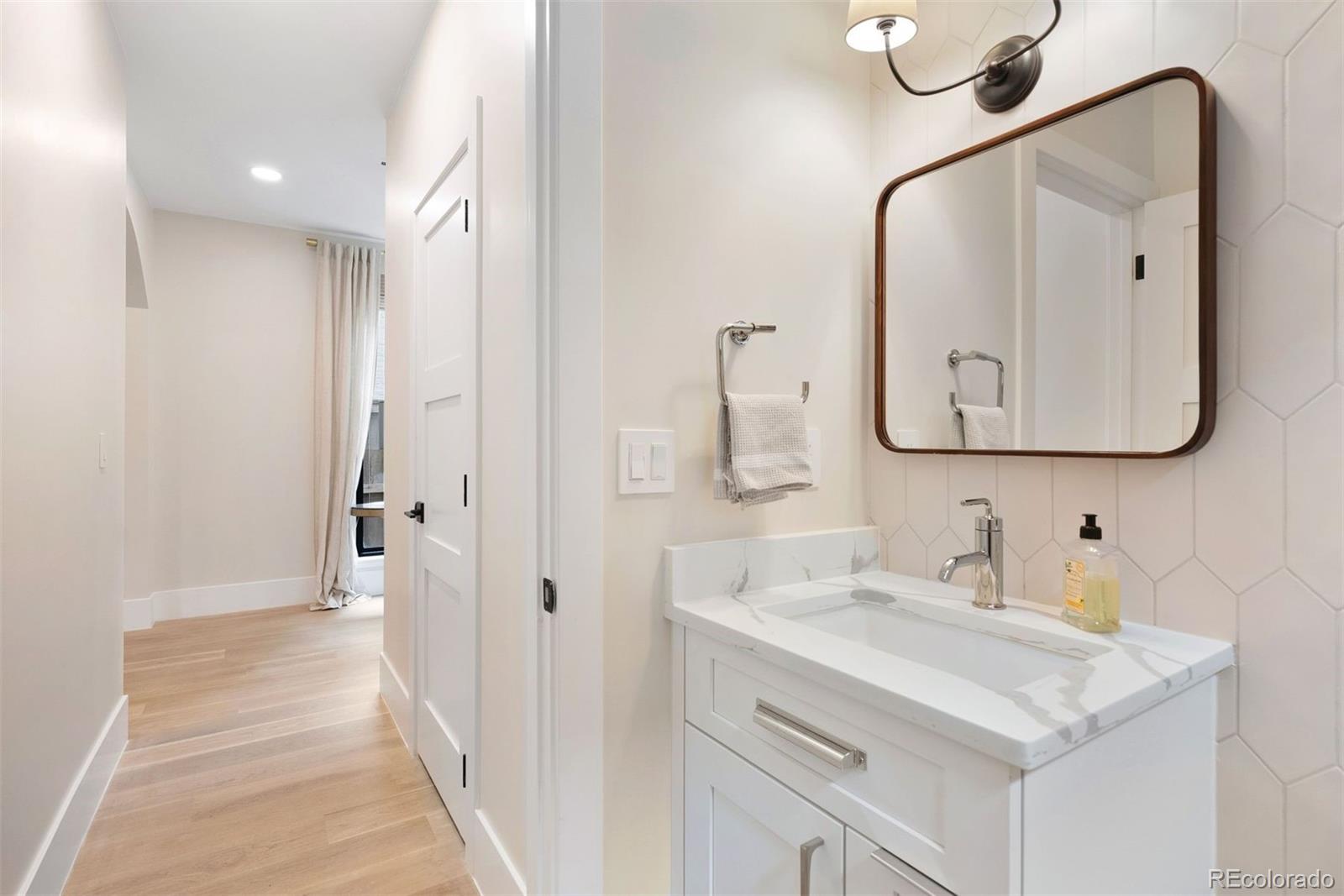 MLS Image #10 for 732 s clarkson street,denver, Colorado