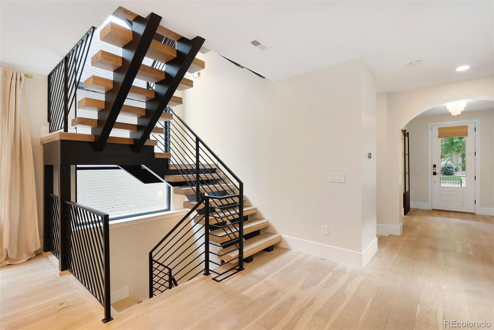 MLS Image #11 for 732 s clarkson street,denver, Colorado