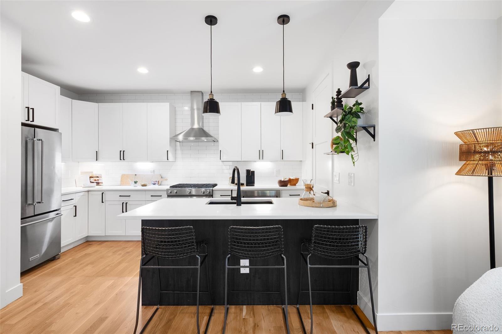 MLS Image #6 for 1829 s pearl street,denver, Colorado