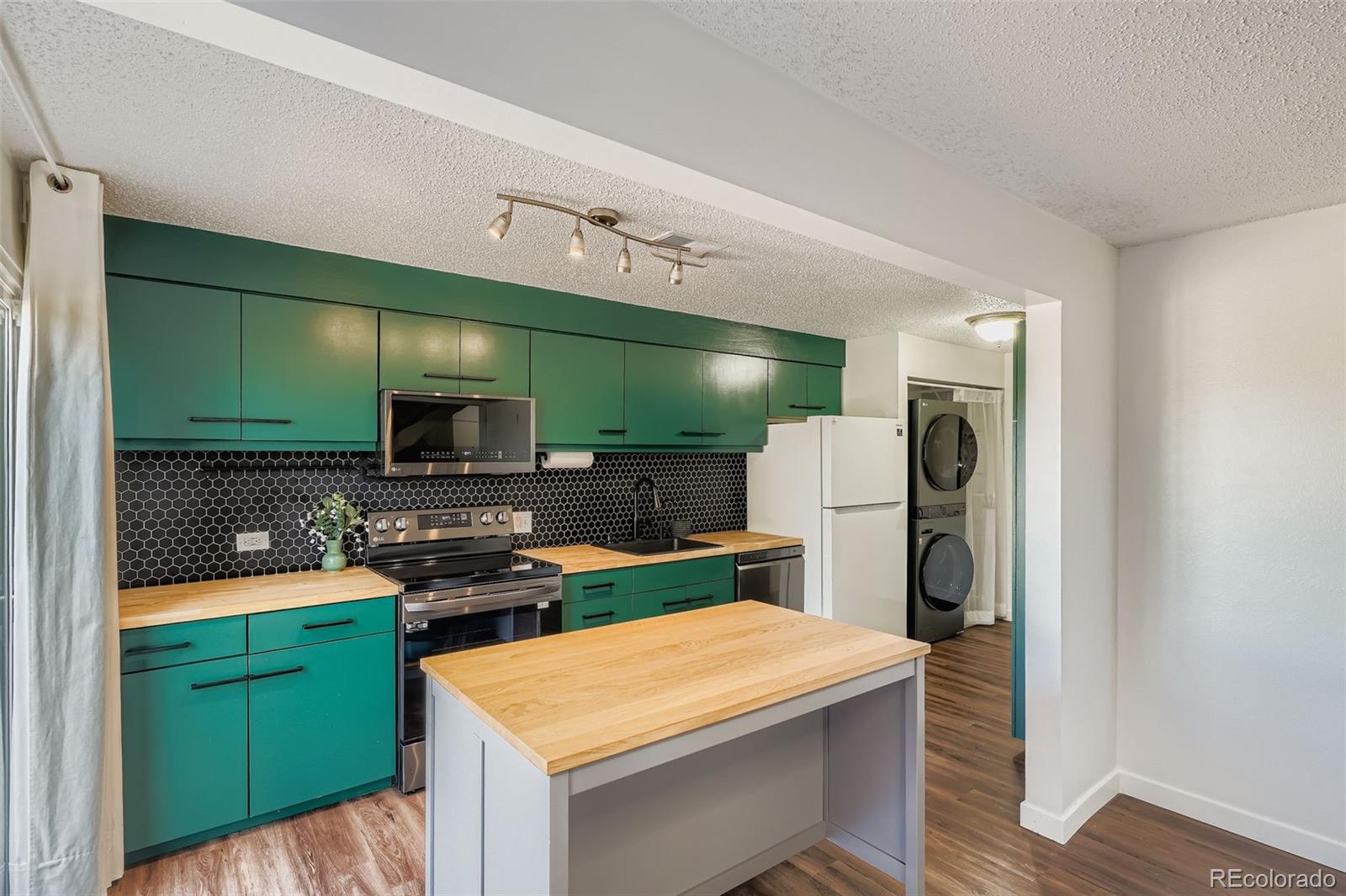MLS Image #10 for 2917 s locust street,denver, Colorado
