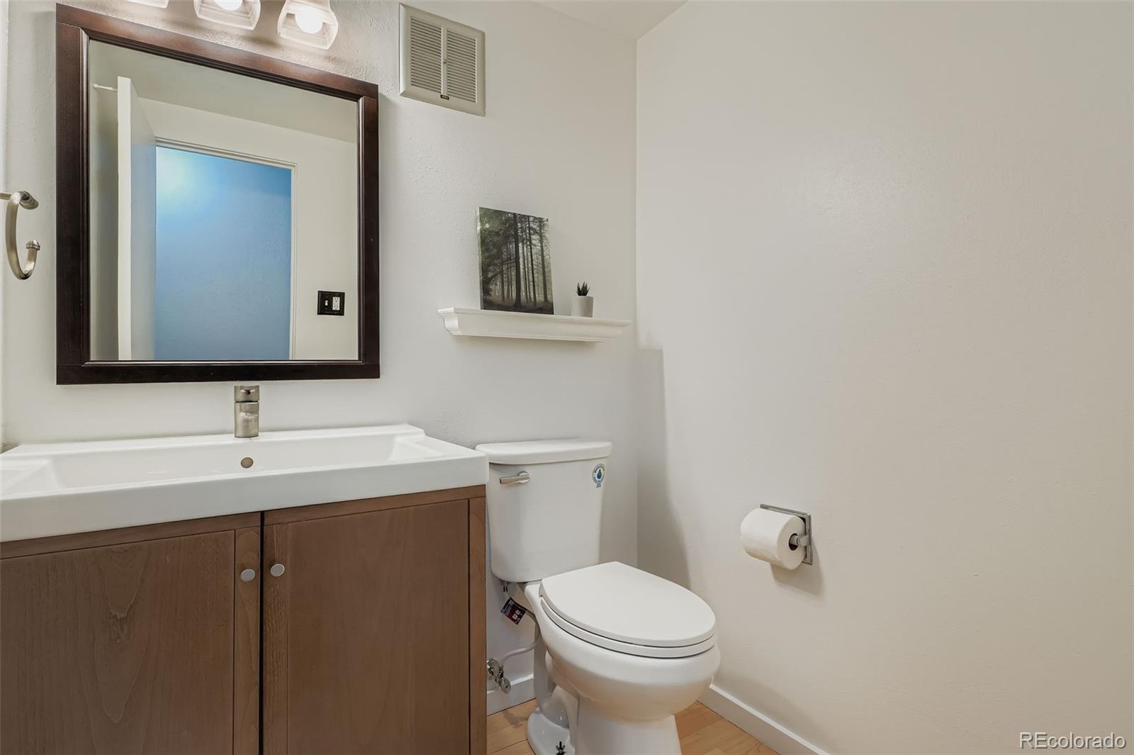 MLS Image #14 for 2917 s locust street,denver, Colorado