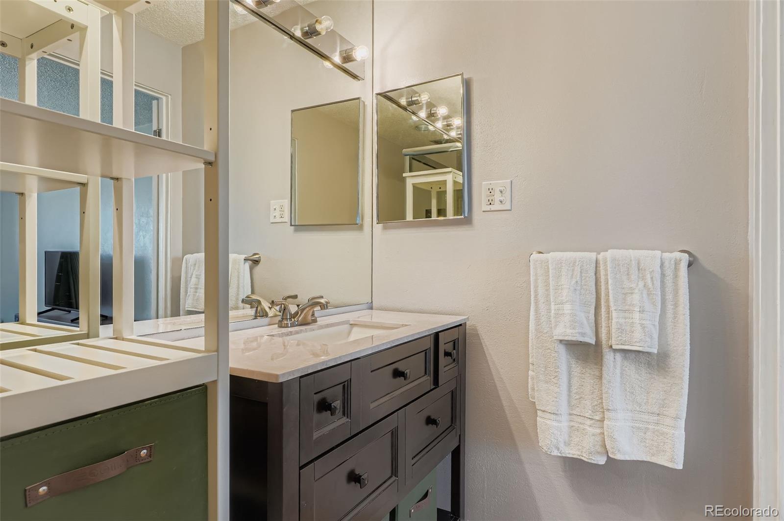 MLS Image #18 for 2917 s locust street,denver, Colorado