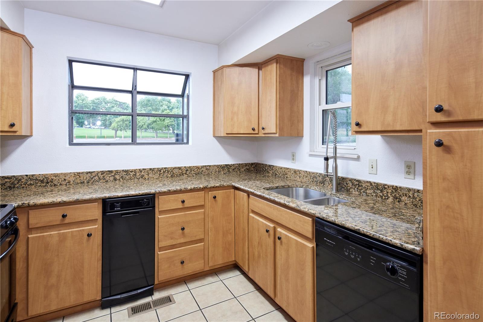 MLS Image #10 for 6698 w kenyon avenue,denver, Colorado