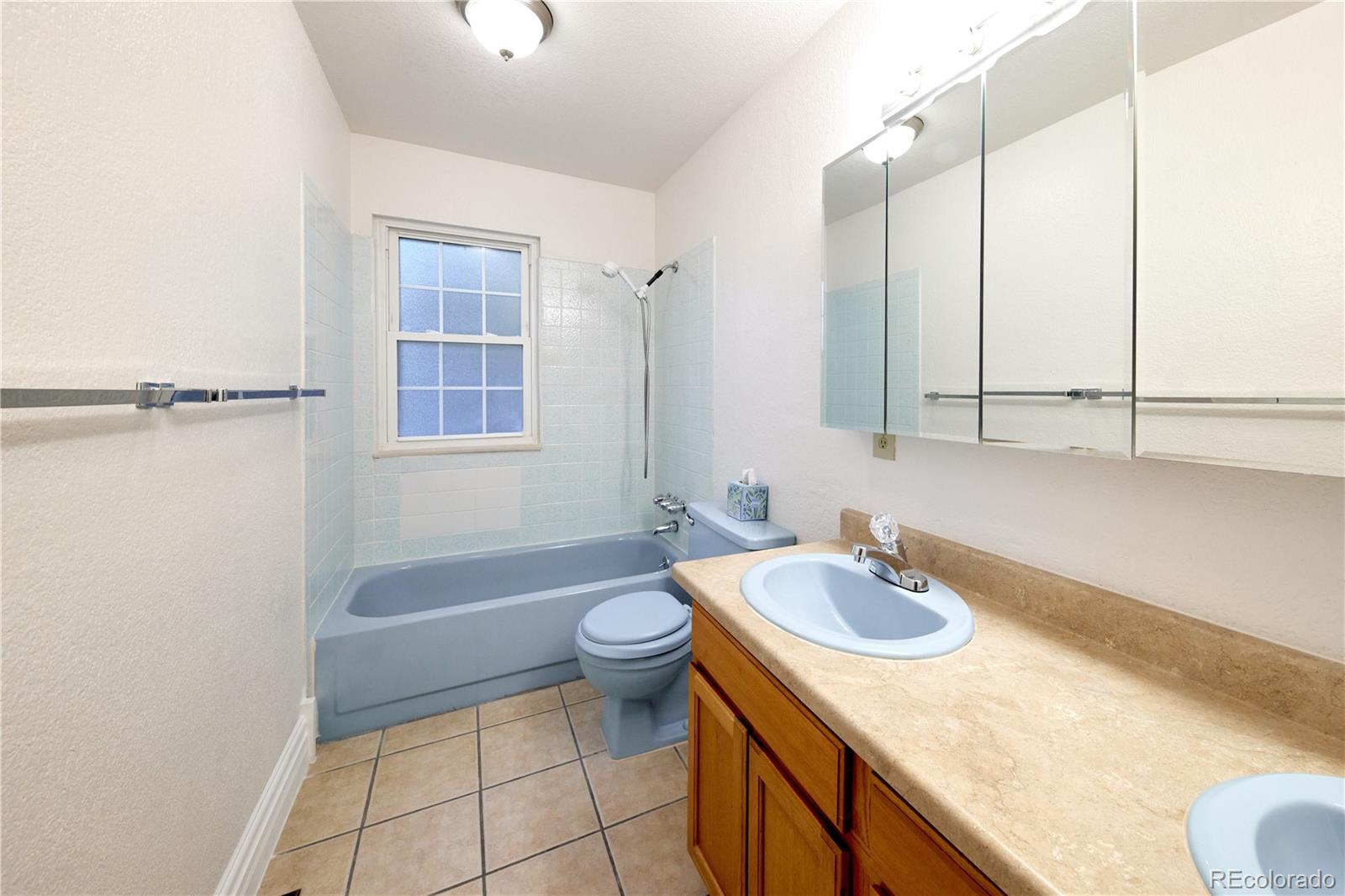 MLS Image #16 for 6698 w kenyon avenue,denver, Colorado